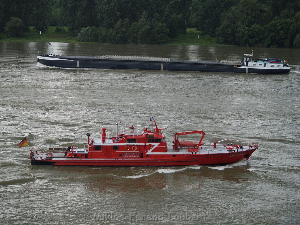 Feuerloeschboot 10-2      P130.JPG